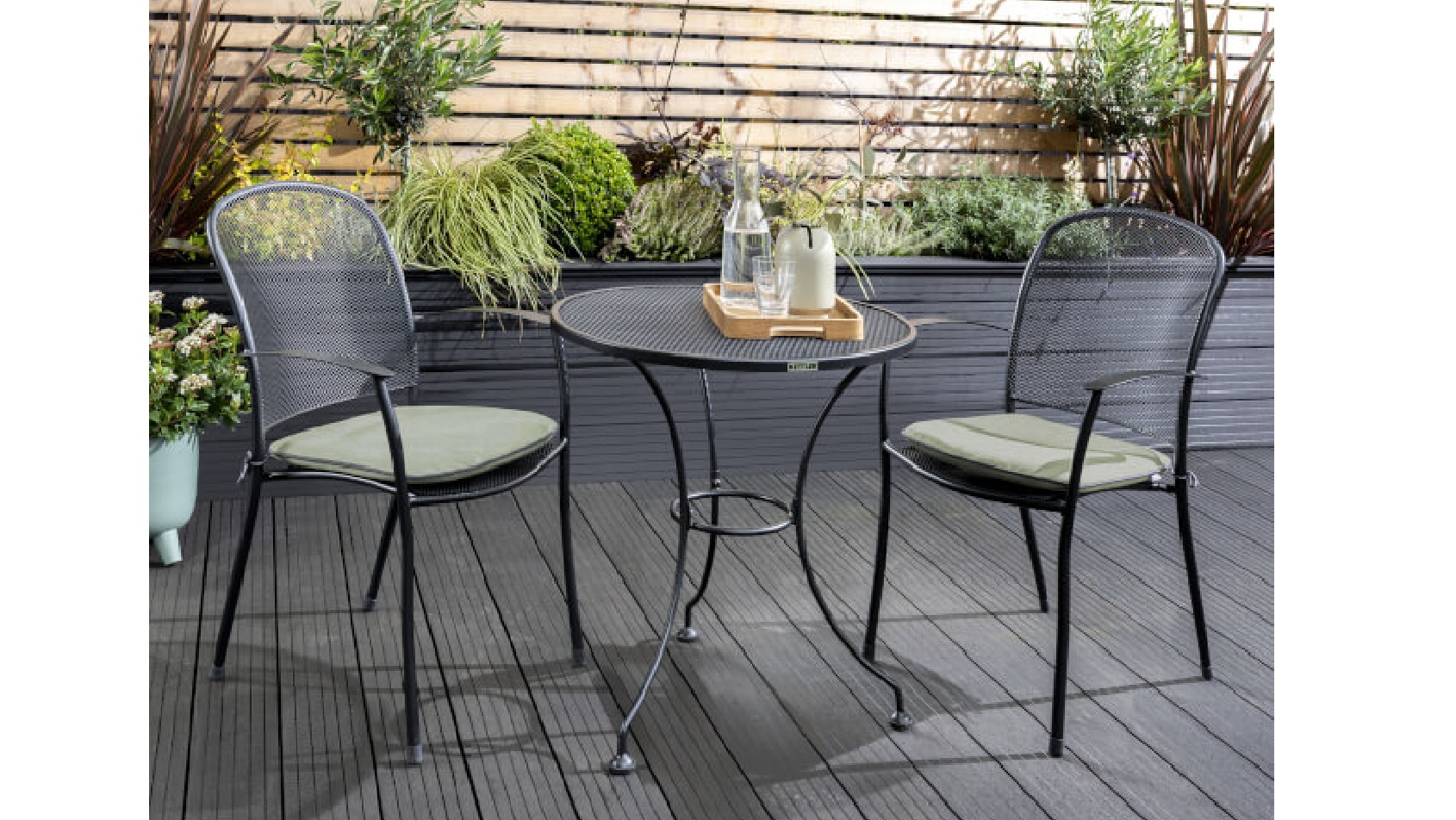 Caredo 2 seat set with sage cushions